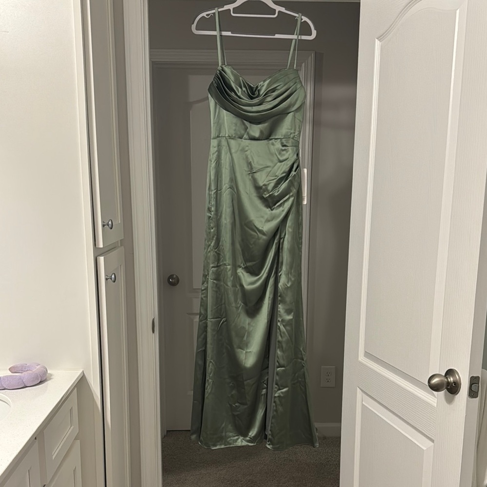Sage green Stacees prom dress with slit(straps are detachable)